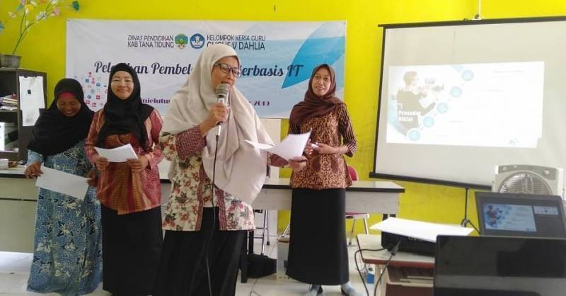 Guru Di Pesisir Berlatih Pembelajaran Berbasis IT